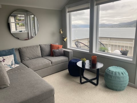 Apartment with stunning views by the sea