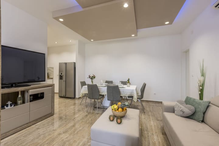 მისაღები ოთახი 1