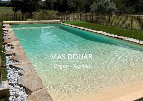 Mas Provençal, in the Alpilles National Park