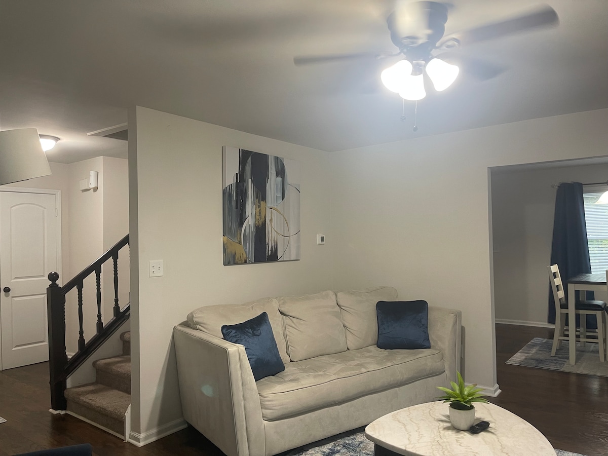 Top performing Airbnb: Getaway Home, Front Yard and Smart TVs All Rooms in Snellville
