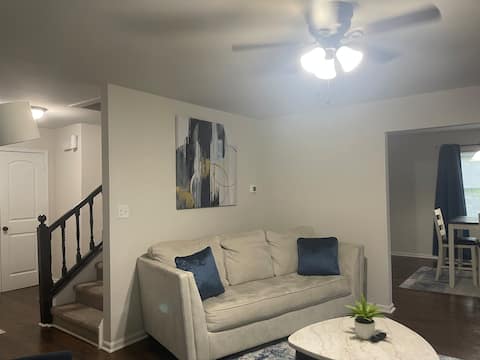 Top performing Airbnb: Getaway Home, Front Yard and Smart TVs All Rooms in Snellville