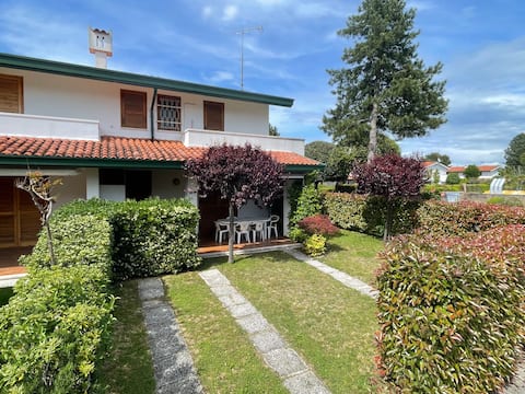 Semi-detached house with private garden