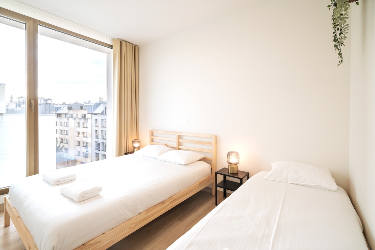 - Udobna spavaća soba u stanu u Antwerpenu
- Udobni kreveti
- svijetli i prozračni veliki prozori s vanjskim pogledom
- Lijepo uređen prostor
- uredna i čista posteljina