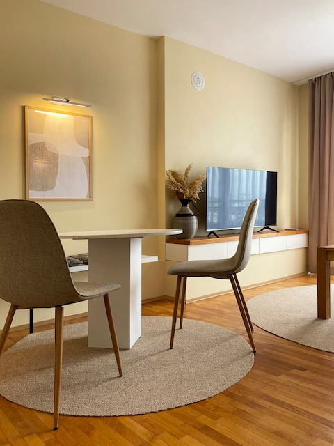 Etern Stays - Pristine Apartment