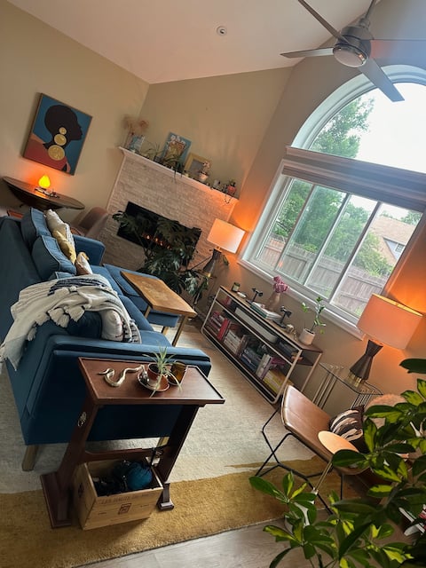 Popular Airbnb listing: Cherished Writer's Retreat For One in Palo Park