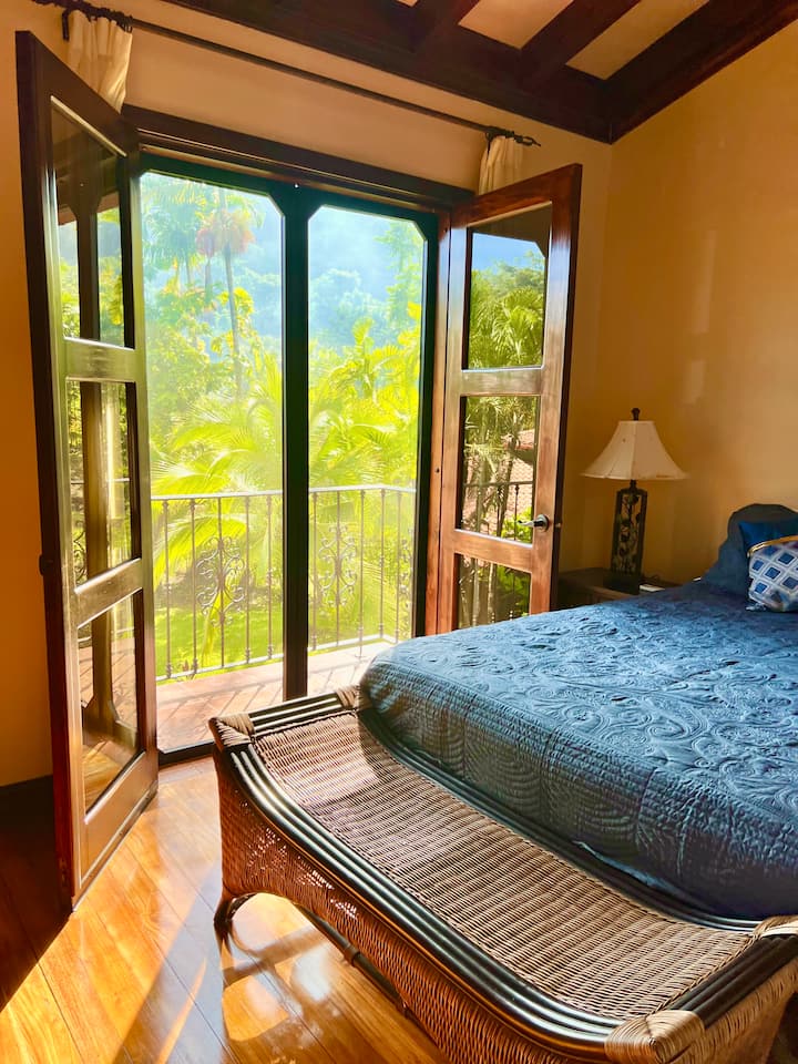 Каса две, втора спалня. Красив балкон с изглед. Елегантен душ и баня