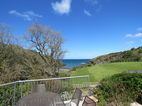 Hen Ty Llaeth, Aberfforest, beachside & sea views