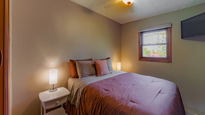 Bedroom 2 - Queen size bed & Smart TV. Lamps include USB charging ports.