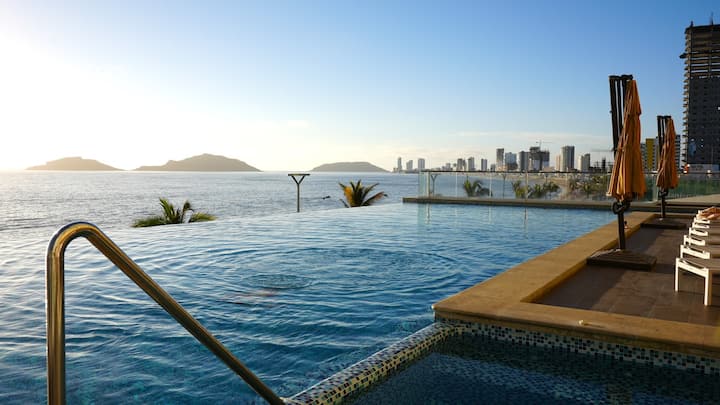 Beautiful Oceanfront Apartment - Mazatlán