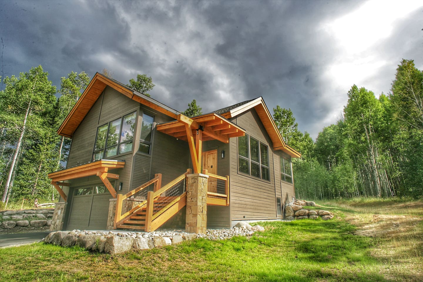 Vendette Peak Lodge exterior