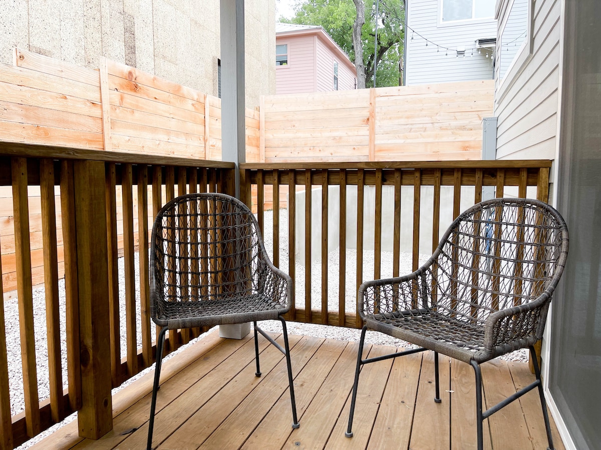 Cozy new house mins to downtown