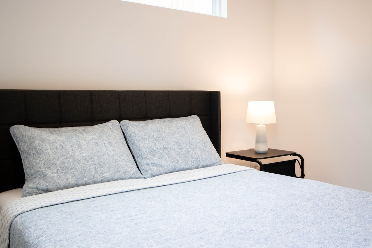 Cozy new house mins to downtown