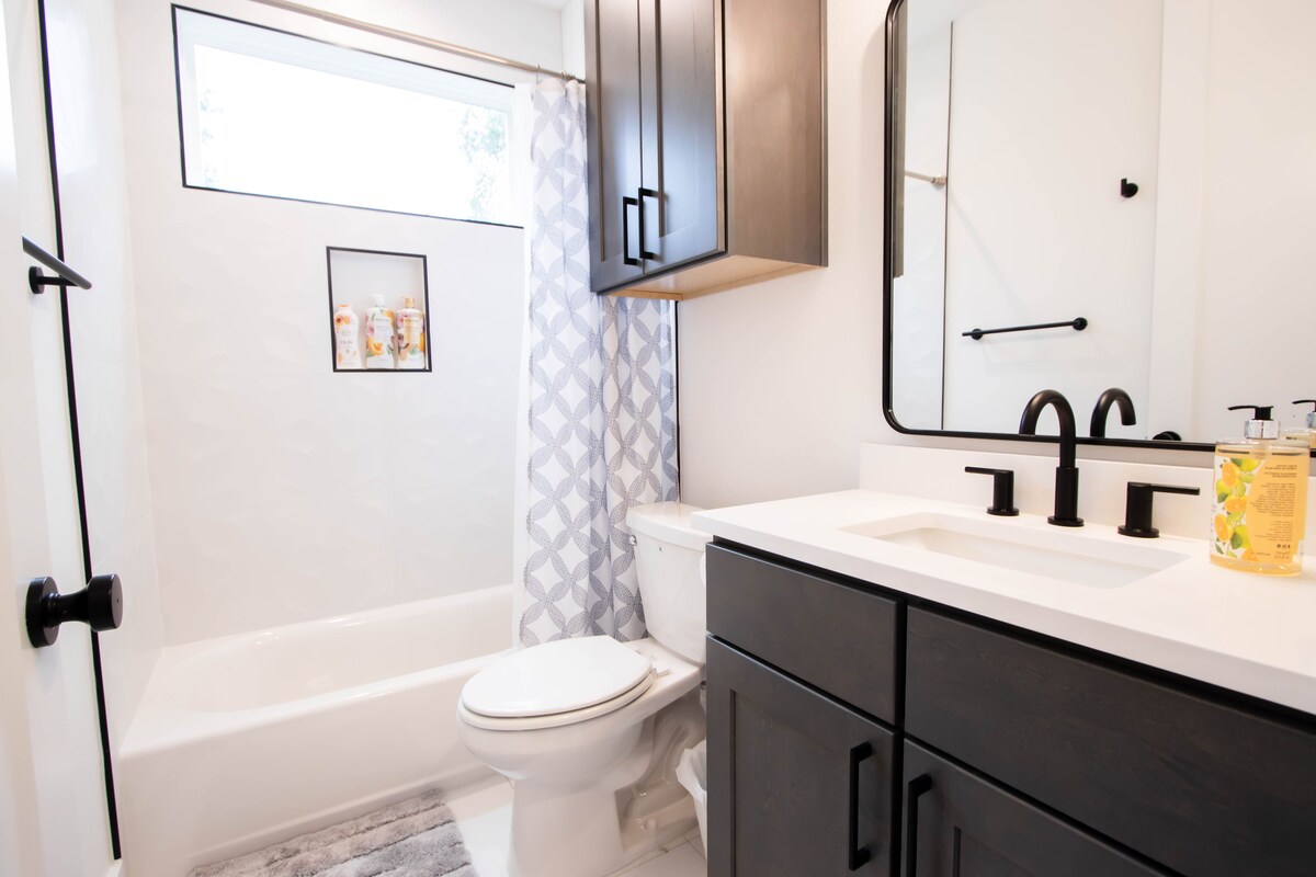 Cozy new house mins to downtown