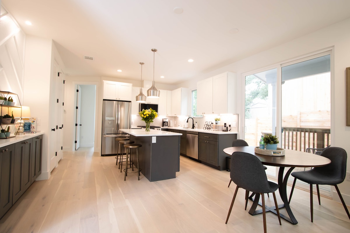 Cozy new house mins to downtown