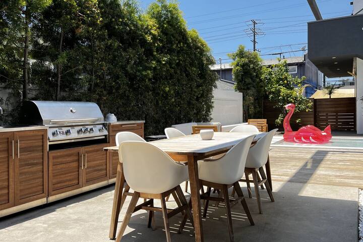 Luxurious Venice Beach Oasis Modern Home gallery image 3