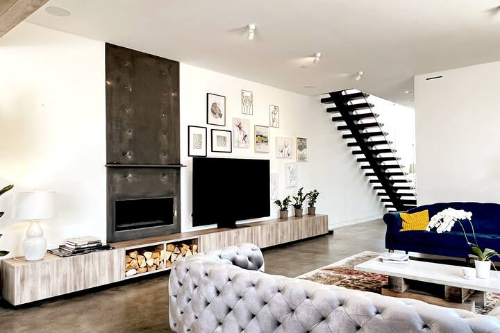 Luxurious Venice Beach Oasis Modern Home gallery image 2