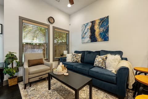 Popular Airbnb listing: Cozy Relaxing 2BR Stay | East Austin near Downtown in Austin