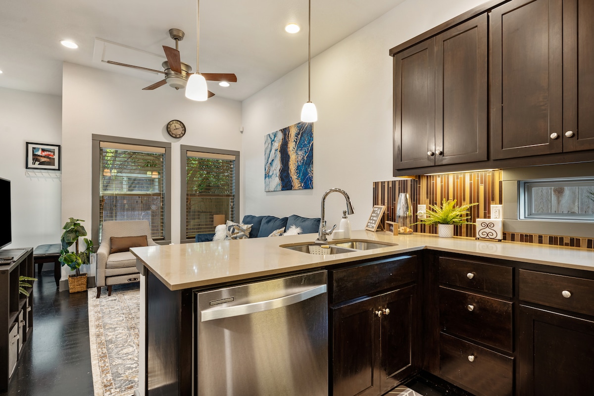 Cozy Relaxing 2BR Stay | East Austin near Downtown