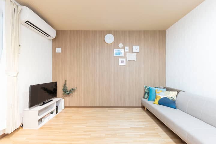Sala de estar.El sofá se convierte en una cama