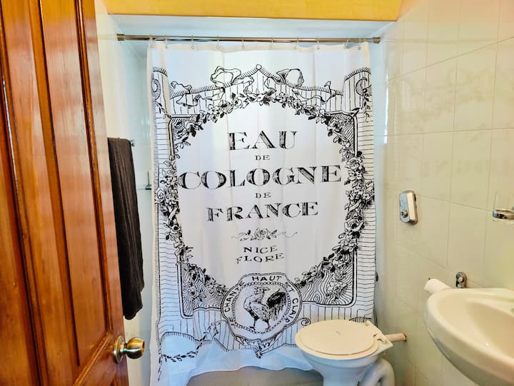 Full bathroom 1 image 1