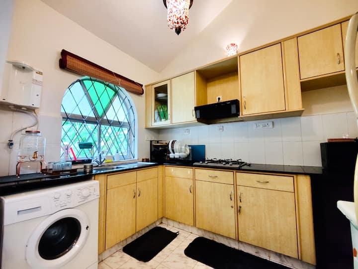 Full kitchen image 1