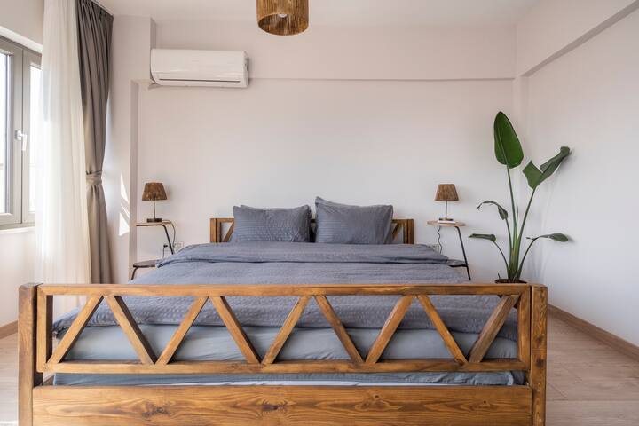 Dhoma e gjumit numër 1

Shërbimet: Stacion pune, Pamje nga Bosfori, kondicioner, gardërobë