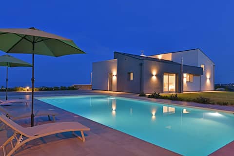 Design Villa, pool+CrossFit gym