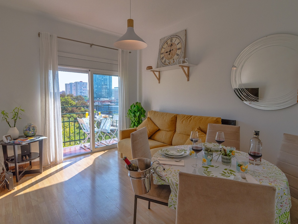 Top Airbnb: Centrally located apartment in Barcelona in Sants