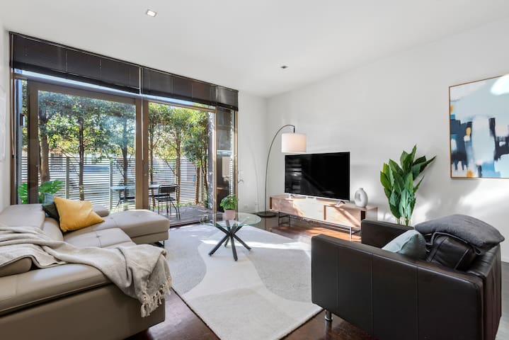 Sia – Ultimate Executive Home with 4BDR and Parkin