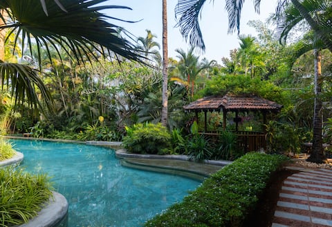 Staymaster Bharini ·2BR·Jet & Swimming Pools·Spa
