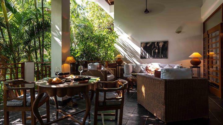 Dining area image 1