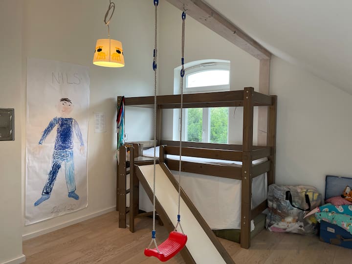 Nils tobogán y columpio