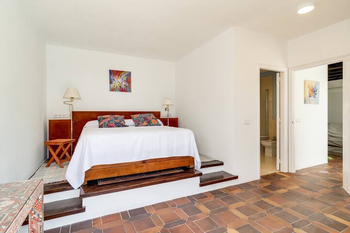 Precioso chalet con piscina y magníficas vistas gallery image 3