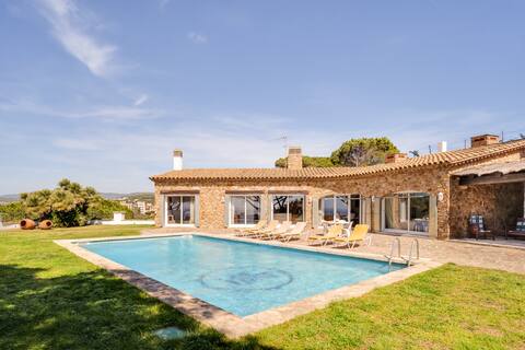 Beautiful chalet with pool and magnificent views