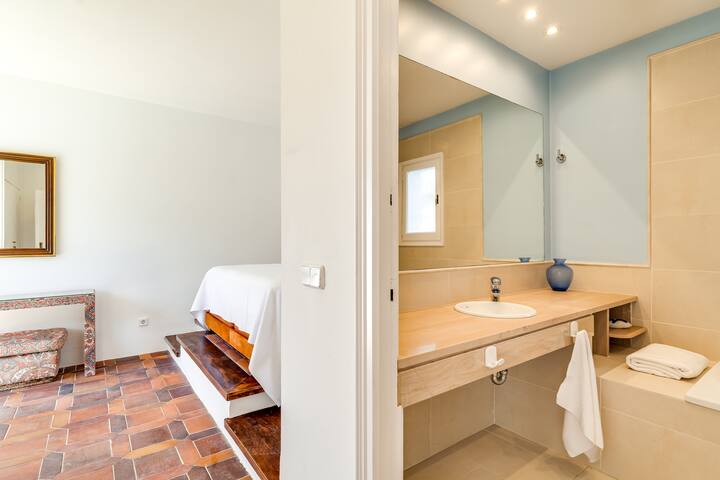 Precioso chalet con piscina y magníficas vistas gallery image 5