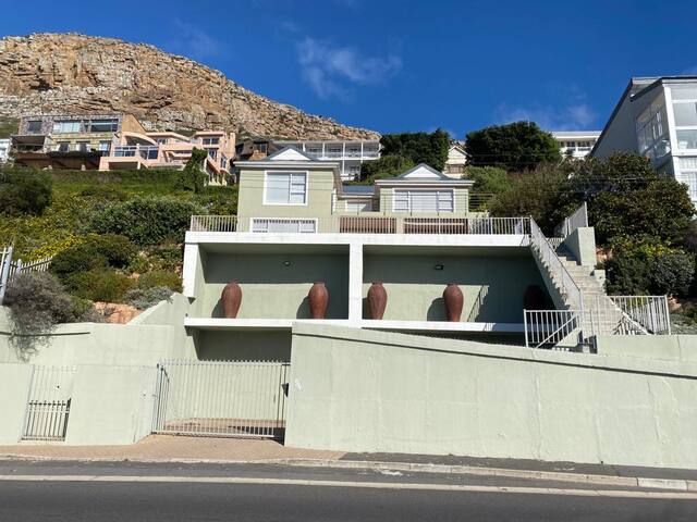 Bargain for 8 persons gallery image 5