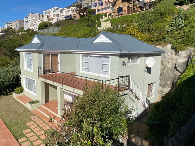 Bargain for 8 persons gallery image 4