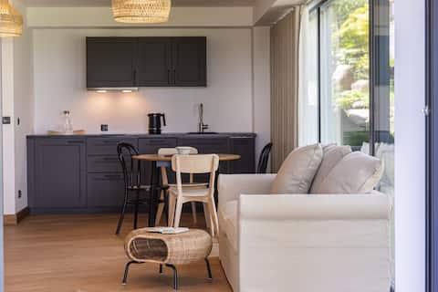 Apartment No. 6