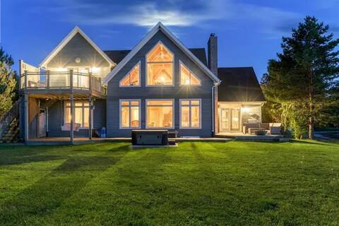 Lakefront Lodge Private Beach Retreat w/ Hottub