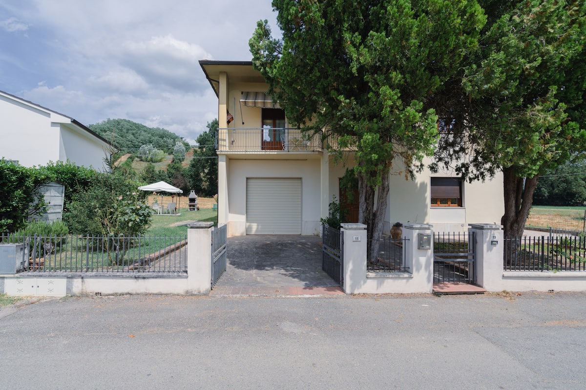 Tuscany Home — Giardino, parcheggio e barbecue — 26