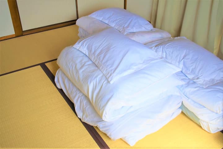 3 ➁ futones en el dormitorio
Puedes desplazarte a donde quieras.