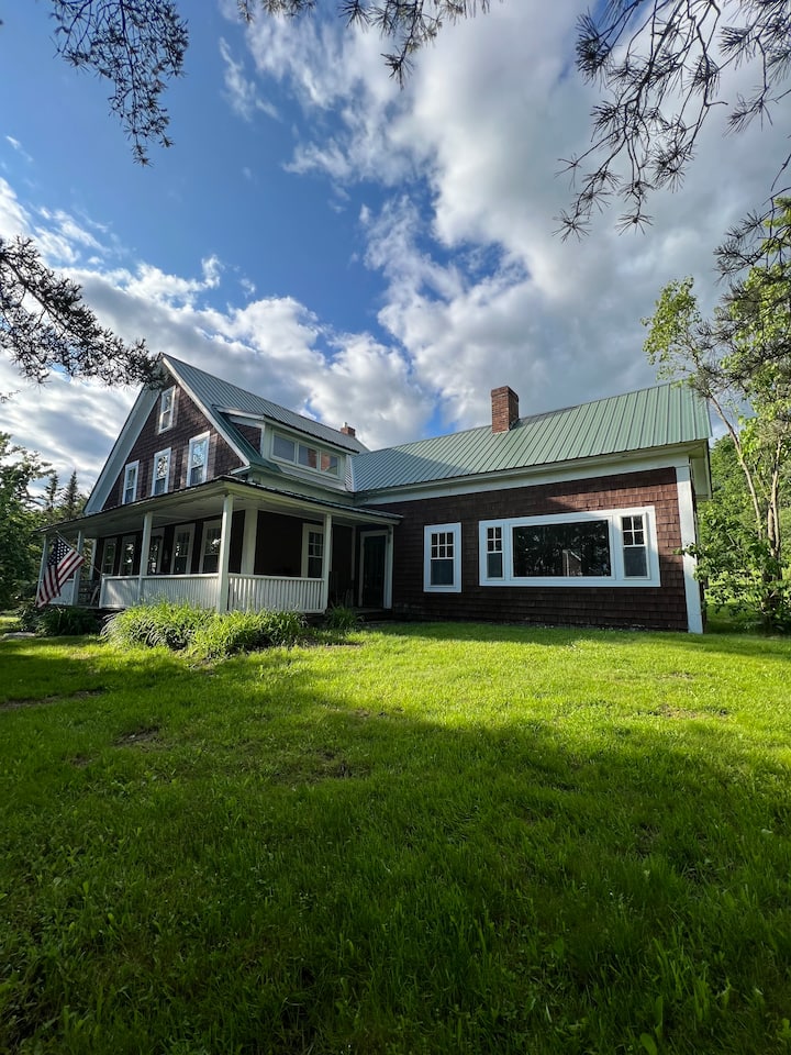The Red Tavern Houses for Rent in Jefferson, New Hampshire, United