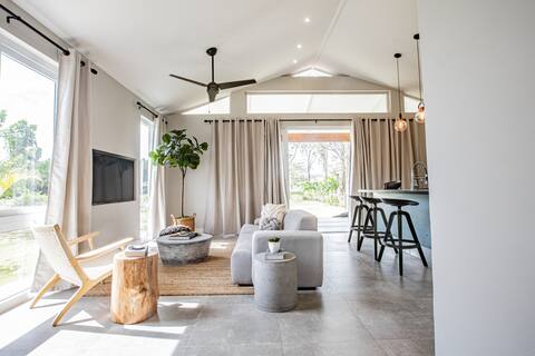 Nearly Oceanfront: Blue 3 Bedroom Spacious Villa