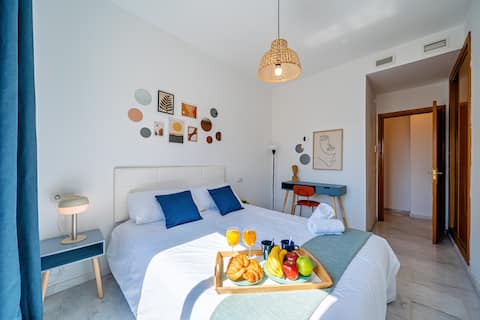 Top Airbnb: Heart Location & Parking in El Ejido