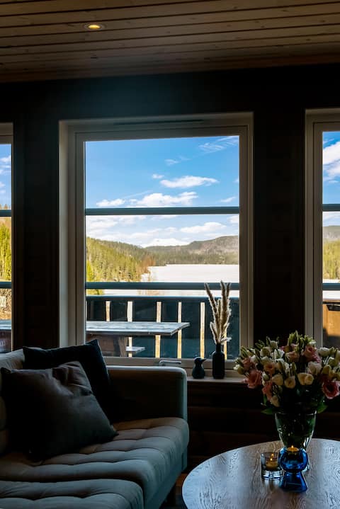 Eribo cabin with panoramic lake & mountain view