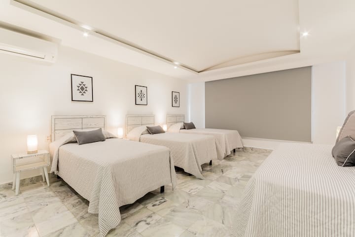 Slaapkamer 4 met 4 eenpersoonsbedden