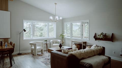 Popular Airbnb listing: Secluded Chalet | Hot Tub & Wraparound Porch in Colorado Springs