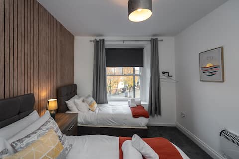 Contractor Room • Kitchen • Central Spot