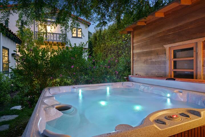 Casa Bonita: Santa Monica Lux, Hot Tub, Backyard gallery image 2