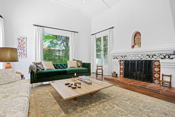 Casa Bonita: Santa Monica Lux, Hot Tub, Backyard gallery image 3